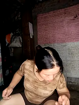 Snapshot of KumChyn chatting on 09/26/25, 01:37 KumChyn online show from 09/26/25, 01:37