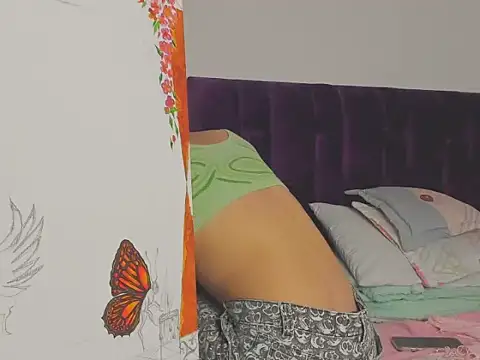 Snapshot of berenicelV chatting on 09/23/25, 02:58 berenicelV online show from 09/23/25, 02:58