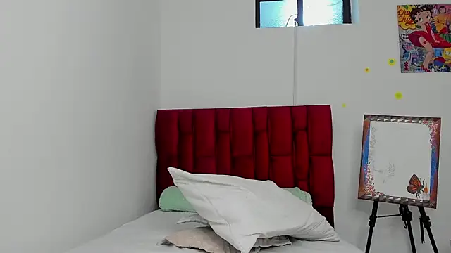 Snapshot of berenicelV chatting on 10/30/25, 12:01 berenicelV online show from 10/30/25, 12:01