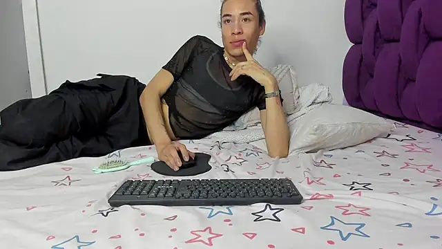 Snapshot of berenicelV chatting on 11/29/25, 04:43 berenicelV online show from 11/29/25, 04:43