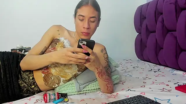 Snapshot of berenicelV chatting on 12/13/25, 09:20 berenicelV online show from 12/13/25, 09:20