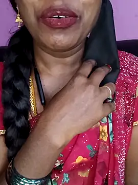 Snapshot of tamilammukuttyy chatting on 03/17/26, 04:32 tamilammukuttyy online show from 03/17/26, 04:32