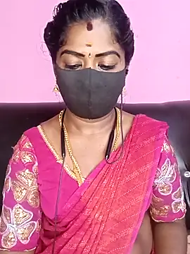 Snapshot of tamilammukuttyy chatting on 04/15/26, 11:27 tamilammukuttyy online show from 04/15/26, 11:27