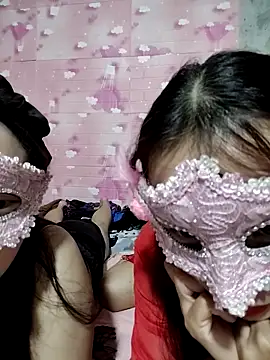 Snapshot of Tin_tanny chatting on 10/13/25, 01:22 Tin tanny online show from 10/13/25, 01:22