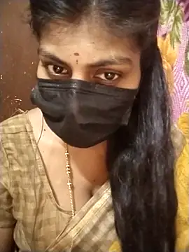 Snapshot of Nithiila chatting on 11/14/25, 06:23 Nithiila online show from 11/14/25, 06:23