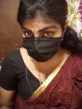 Snapshot of Nithiila chatting on 11/15/25, 07:49 Nithiila online show from 11/15/25, 07:49