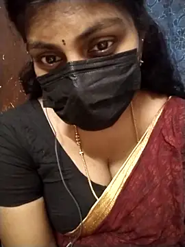 Snapshot of Nithiila chatting on 11/18/25, 05:45 Nithiila online show from 11/18/25, 05:45