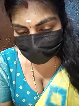 Snapshot of Nithiila chatting on 11/22/25, 05:39 Nithiila online show from 11/22/25, 05:39