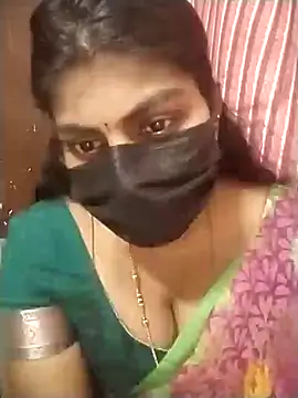 Snapshot of Nithiila chatting on 11/26/25, 06:14 Nithiila online show from 11/26/25, 06:14