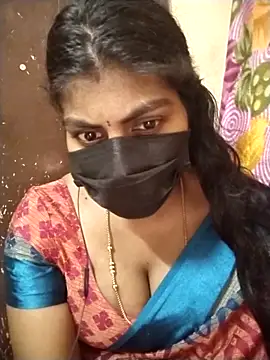 Snapshot of Nithiila chatting on 12/15/25, 05:01 Nithiila online show from 12/15/25, 05:01