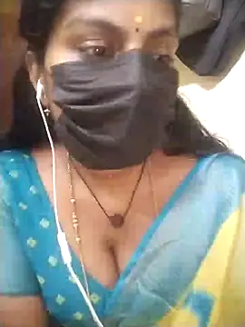 Snapshot of Nithiila chatting on 03/06/26, 11:17 Nithiila online show from 03/06/26, 11:17