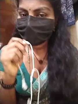 Snapshot of Nithiila chatting on 03/21/26, 05:01 Nithiila online show from 03/21/26, 05:01