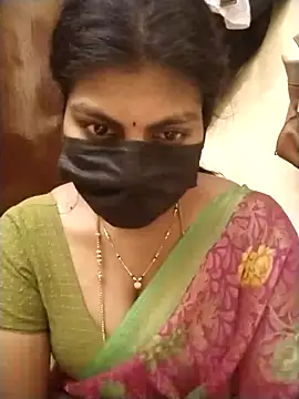 Snapshot of Nithiila chatting on 04/08/26, 05:40 Nithiila online show from 04/08/26, 05:40