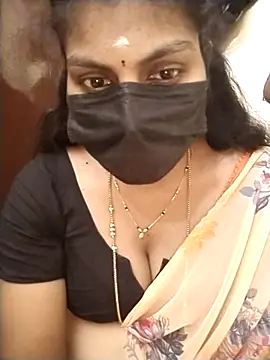 Snapshot of Nithiila chatting on 04/09/26, 12:43 Nithiila online show from 04/09/26, 12:43