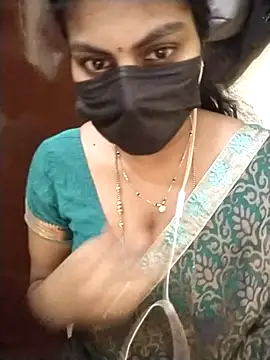 Snapshot of Nithiila chatting on 04/17/26, 06:05 Nithiila online show from 04/17/26, 06:05