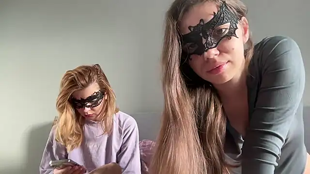 Snapshot of fluff_twinss chatting on 09/28/25, 12:43 fluff twinss online show from 09/28/25, 12:43