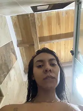 GiorgiaLuxee online show from 10/31/25, 12:39