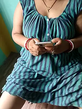 Snapshot of desi_boudi87 chatting on 04/20/26, 06:38 desi boudi87 online show from 04/20/26, 06:38