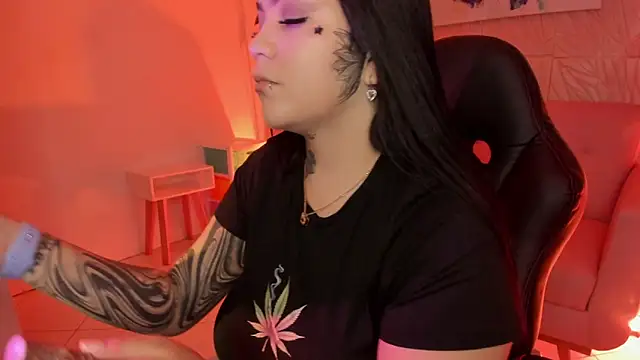 Snapshot of MAGIC_TESSA chatting on 09/23/25, 05:27 MAGIC TESSA online show from 09/23/25, 05:27