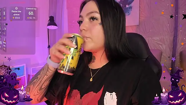 Snapshot of MAGIC_TESSA chatting on 10/02/25, 07:43 MAGIC TESSA online show from 10/02/25, 07:43