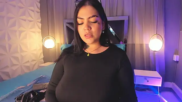 Snapshot of MAGIC_TESSA chatting on 11/05/25, 10:32 MAGIC TESSA online show from 11/05/25, 10:32