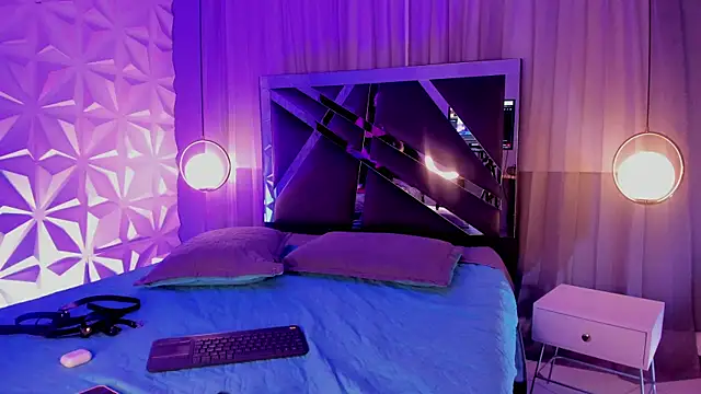 Snapshot of MAGIC_TESSA chatting on 11/30/25, 01:15 MAGIC TESSA online show from 11/30/25, 01:15