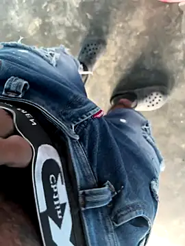 Snapshot of FromVnz chatting on 09/10/25, 12:27 FromVnz online show from 09/10/25, 12:27