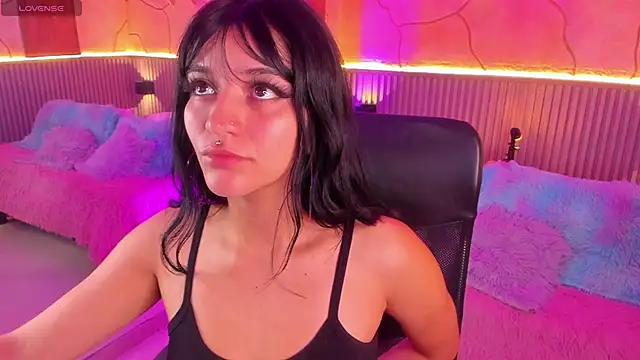 Snapshot of LindaWz_ chatting on 10/12/25, 04:55 LindaWz  online show from 10/12/25, 04:55