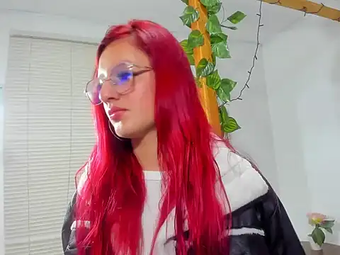 Snapshot of Vaiiolett_ chatting on 11/25/25, 12:27 Vaiiolett online show from 11/25/25, 12:27