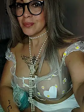 Snapshot of Gatithaaa chatting on 10/02/25, 01:56 Gatithaaa online show from 10/02/25, 01:56