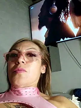 Snapshot of Gatithaaa chatting on 10/14/25, 03:13 Gatithaaa online show from 10/14/25, 03:13