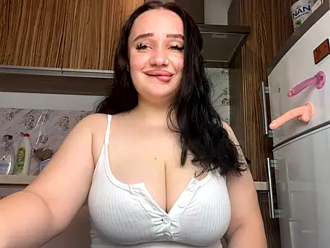 Snapshot of curvybombb chatting on 10/12/25, 08:02 curvybombb online show from 10/12/25, 08:02