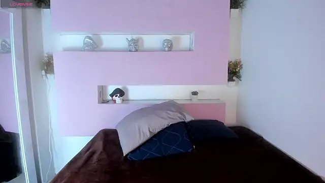 Zairaa Fox online show from 09/17/25, 07:59