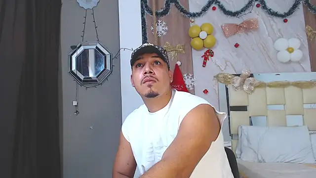 Snapshot of taylor_collins_ chatting on 12/15/25, 11:09 taylor collins online show from 12/15/25, 11:09