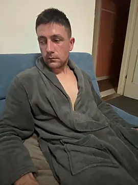 Snapshot of GsprDniel4 chatting on 12/20/25, 06:26 GsprDniel4 online show from 12/20/25, 06:26