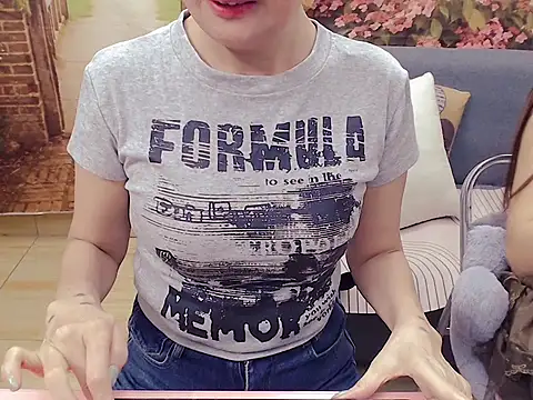 Snapshot of Funnygirl_9x chatting on 10/29/25, 11:23 Funnygirl 9x online show from 10/29/25, 11:23