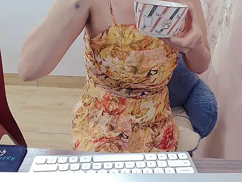 Snapshot of Funnygirl_9x chatting on 11/19/25, 01:16 Funnygirl 9x online show from 11/19/25, 01:16