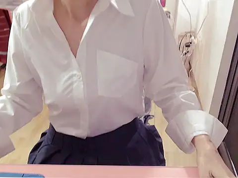 Snapshot of Funnygirl_9x chatting on 11/26/25, 02:23 Funnygirl 9x online show from 11/26/25, 02:23