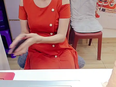 Snapshot of Funnygirl_9x chatting on 12/20/25, 02:29 Funnygirl 9x online show from 12/20/25, 02:29