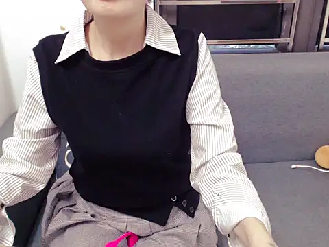 Snapshot of Funnygirl_9x chatting on 02/02/26, 02:32 Funnygirl 9x online show from 02/02/26, 02:32