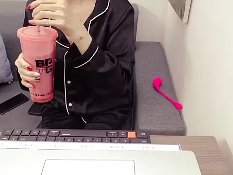 Snapshot of Funnygirl_9x chatting on 02/08/26, 02:37 Funnygirl 9x online show from 02/08/26, 02:37