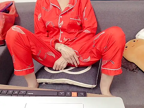 Snapshot of Funnygirl_9x chatting on 02/28/26, 02:34 Funnygirl 9x online show from 02/28/26, 02:34