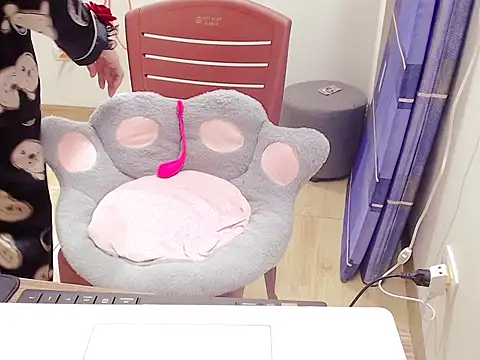 Snapshot of Funnygirl_9x chatting on 03/14/26, 01:34 Funnygirl 9x online show from 03/14/26, 01:34