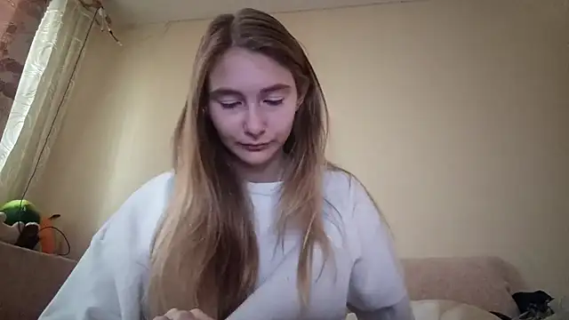 Nymera flare online show from 09/18/25, 05:53