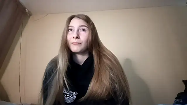 Nymera flare online show from 12/17/25, 06:08