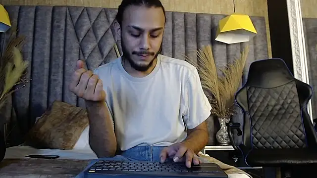 Boss Domiinator online show from 10/06/25, 03:04