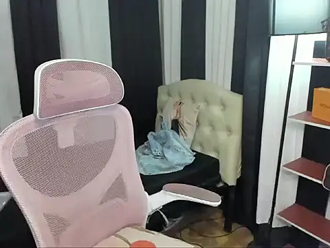 Seductive Margaux online show from 11/04/25, 07:02