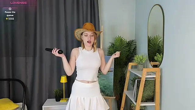 HollieCollelo online show from 11/06/25, 03:18