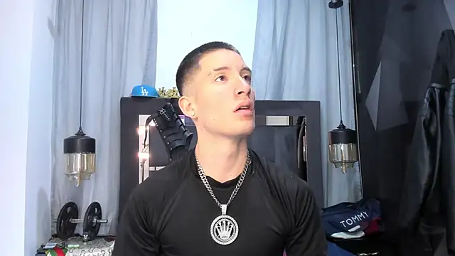 Snapshot of HunterHeat_ chatting on 04/12/26, 01:27 HunterHeat online show from 04/12/26, 01:27