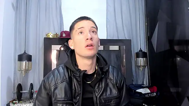 Snapshot of HunterHeat_ chatting on 04/17/26, 12:41 HunterHeat online show from 04/17/26, 12:41